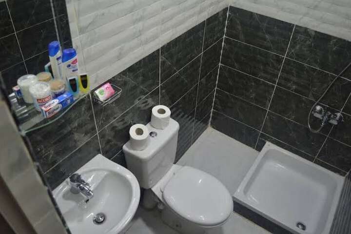 Room 17 of 27