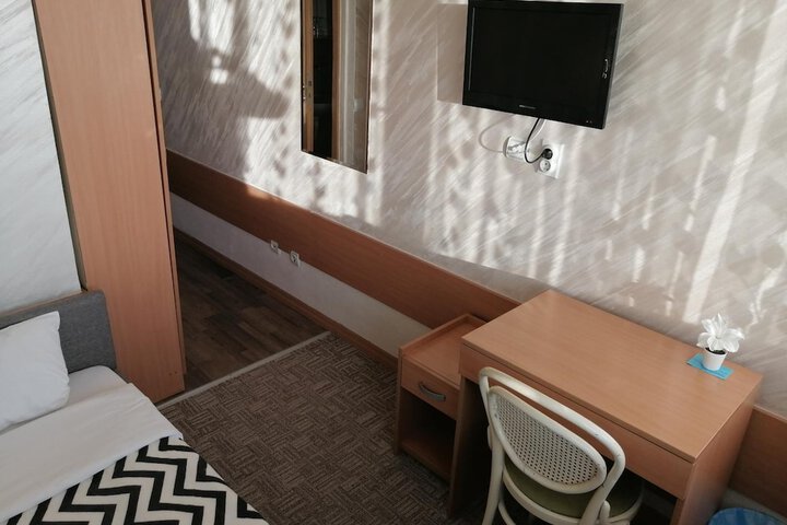 Room 28 of 96