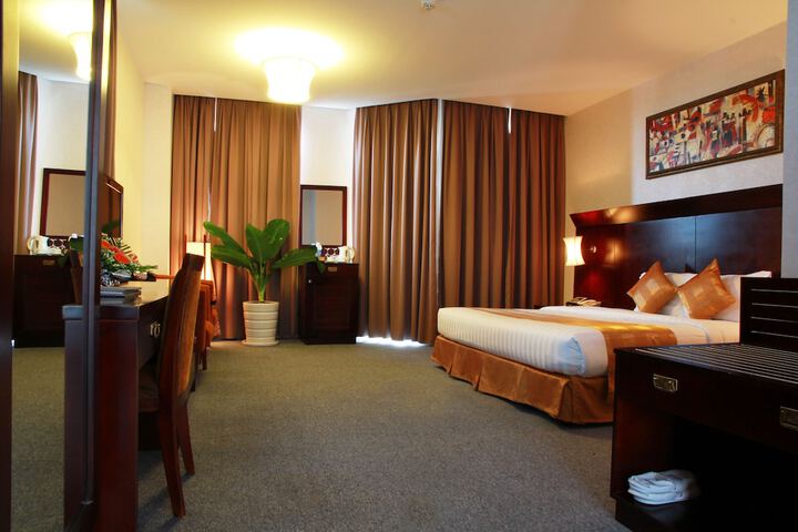 Room 14 of 37