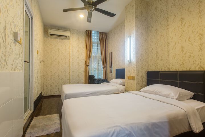 Room 8 of 29