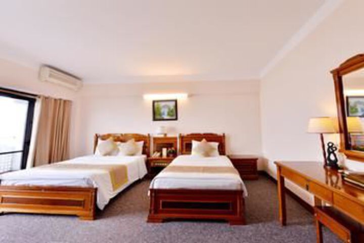 Room 13 of 26