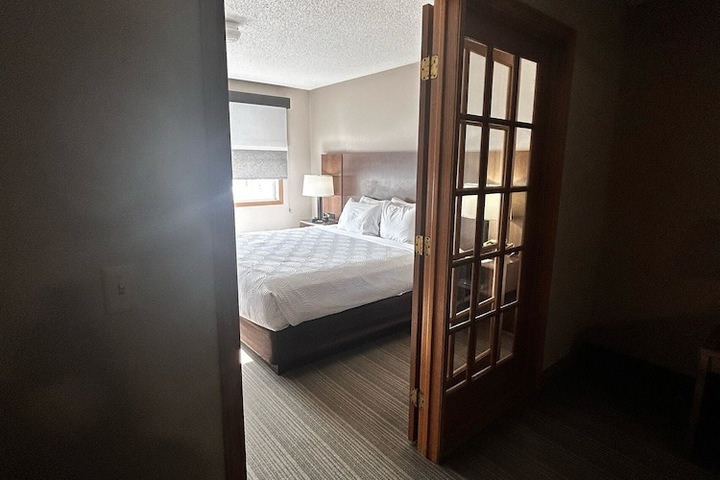 Room 13 of 28