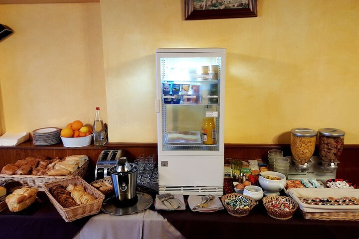Breakfast/Coffee Service 18 of 44
