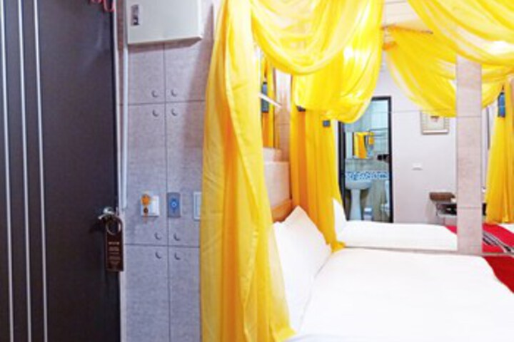 Room 70 of 78