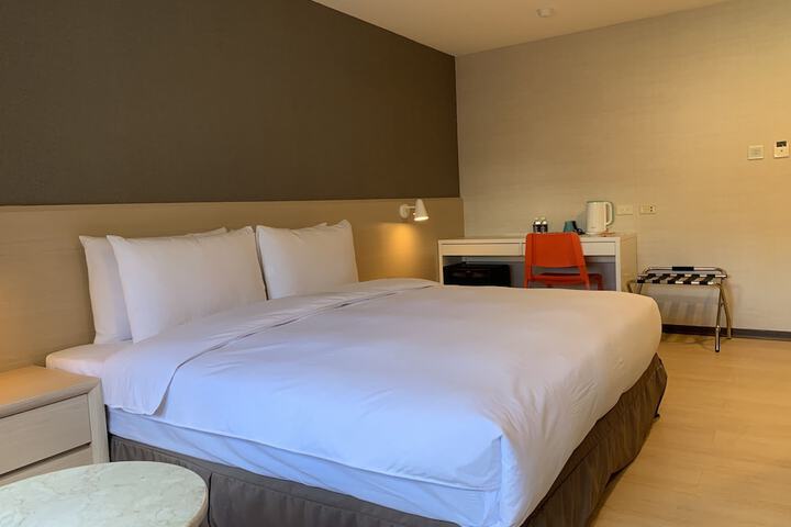 Room 13 of 31
