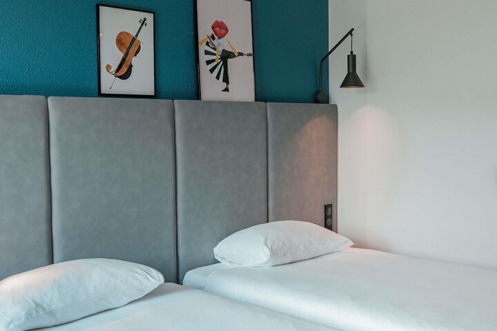 Room 32 of 127