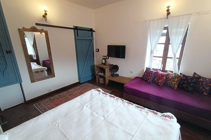 Room 8 of 85