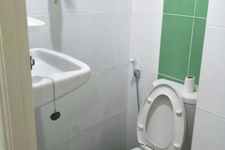 Room 5 of 6