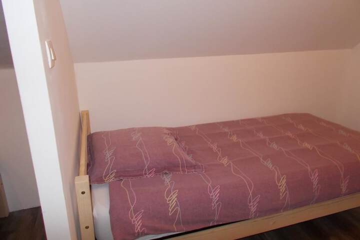 Room 4 of 7
