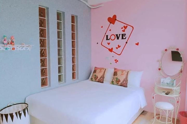Room 4 of 30