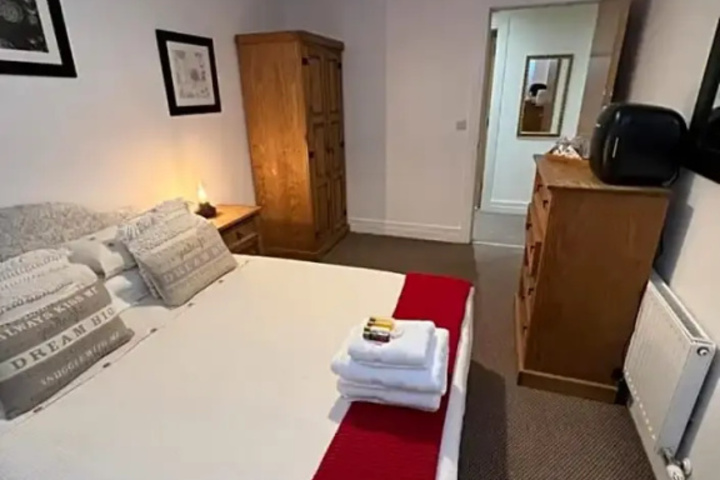Room 3 of 10