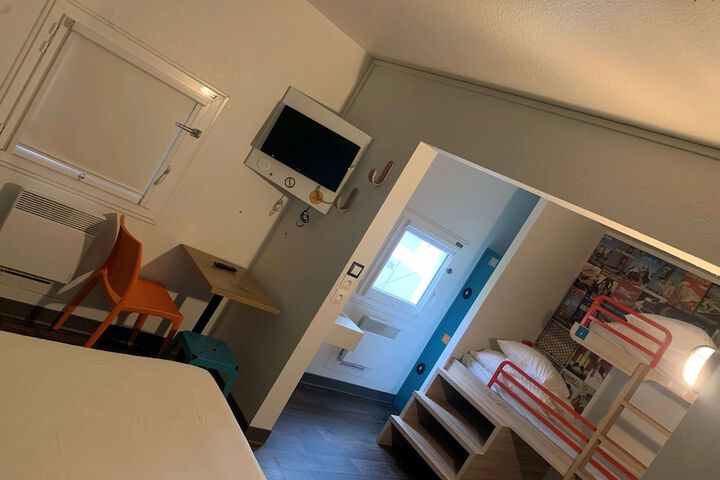 Room 27 of 67