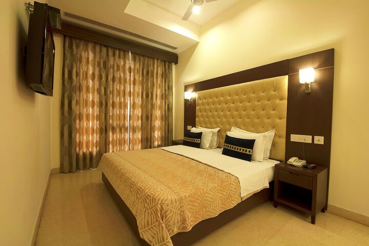 Room 6 of 25
