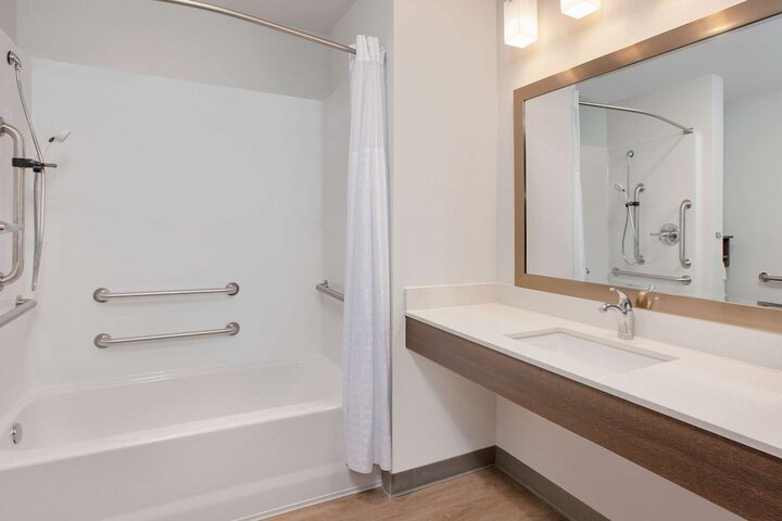 Queen Bed Accessible (4 of 12)