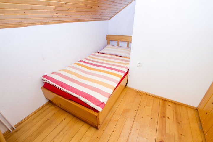 Room 18 of 49