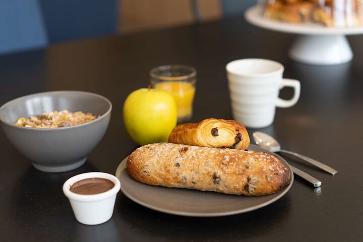 Breakfast/Coffee Service 22 of 33