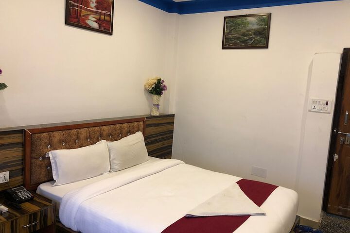 Room 7 of 27