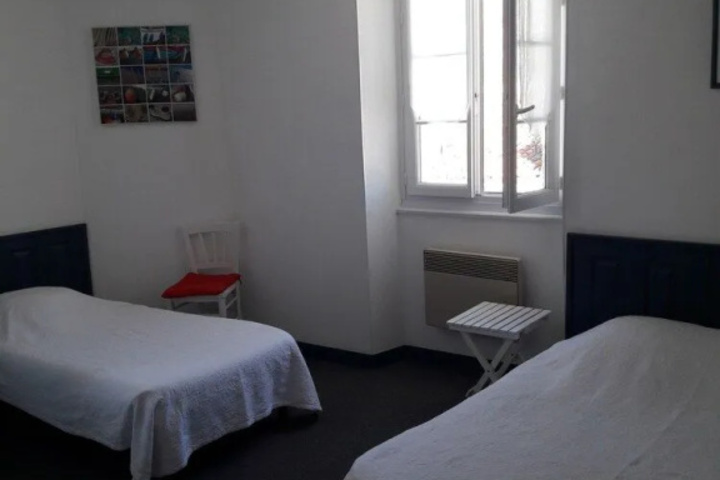 Room 6 of 10