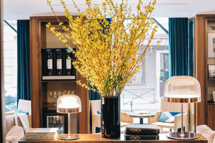Lounge 52 of 57