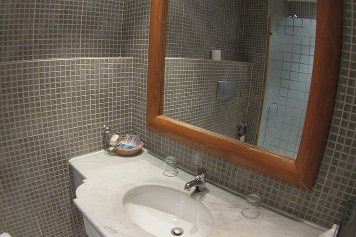 Room 8 of 24