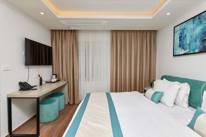 Room 16 of 48
