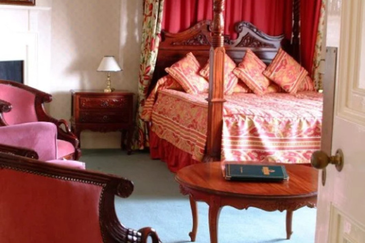 Room 4 of 4
