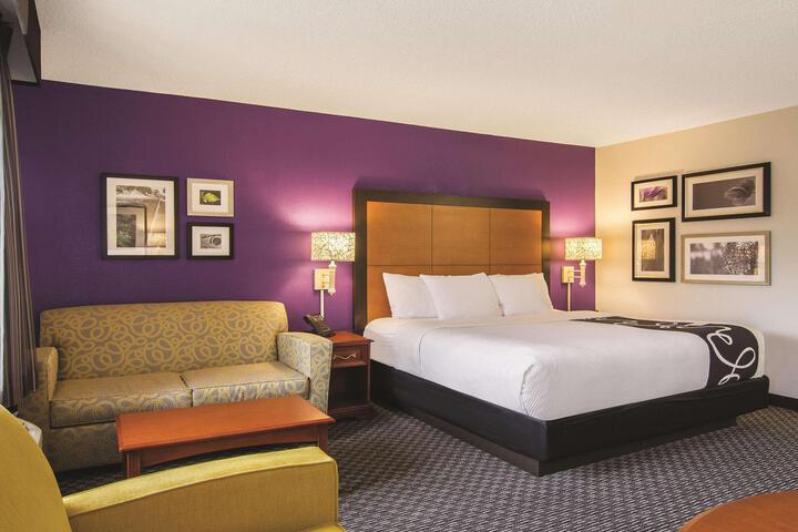 1 King Bed (5 of 14)