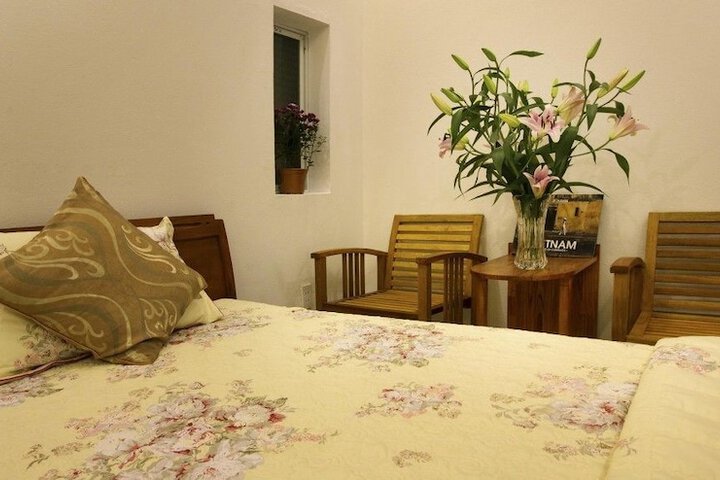 Room 8 of 9