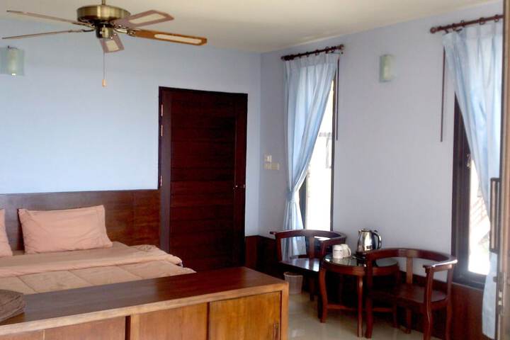 Room 4 of 37