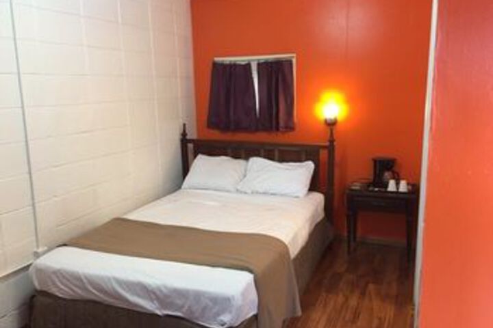 Room 28 of 44