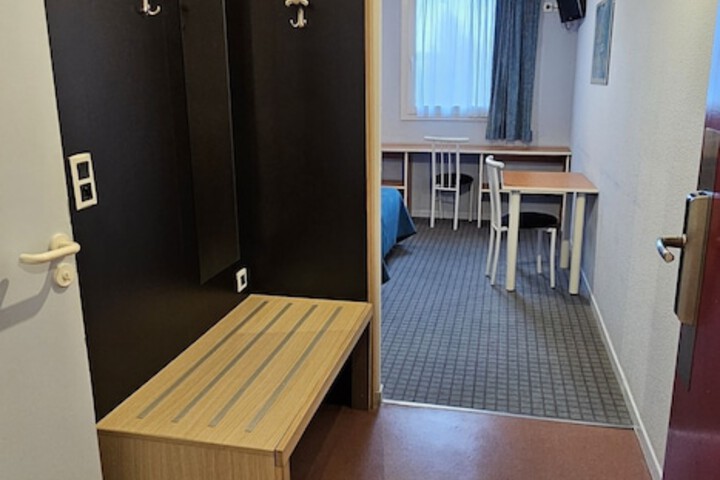 Room 25 of 64