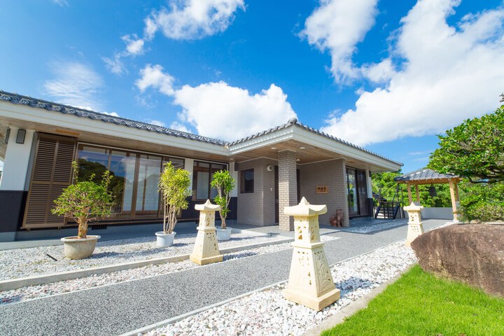 Hotel Exterior 12 of 22