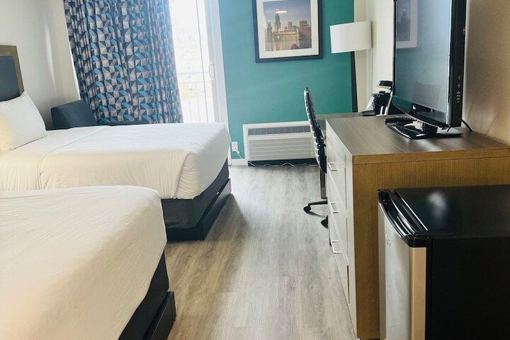 Standard Room, King or Two Doubles (5 of 13)