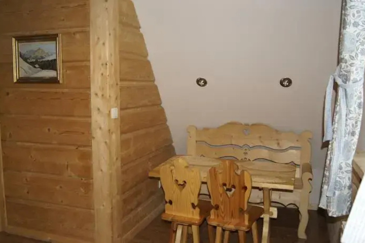 Room 5 of 16