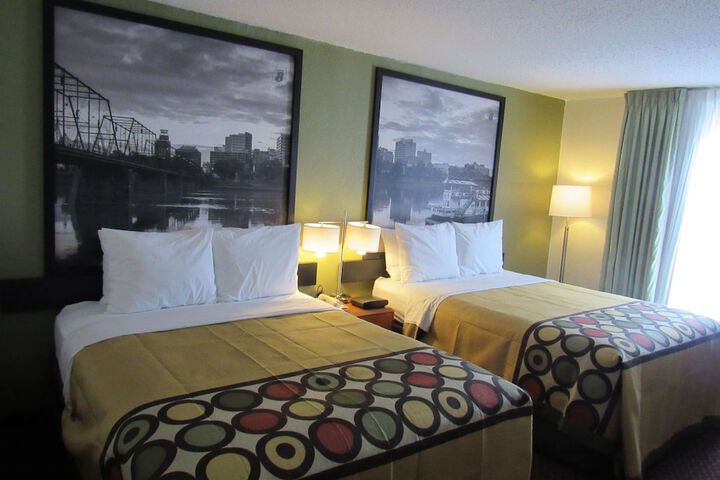 Double Accessible King Size Bed (1 of 22)