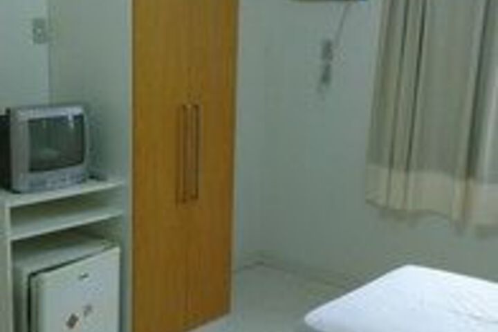 Room 30 of 40