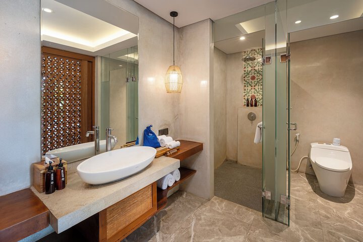Room 32 of 51