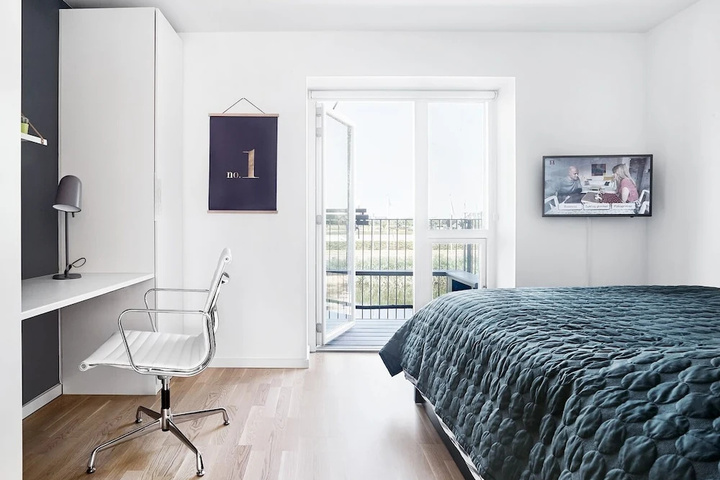Room 2 of 18