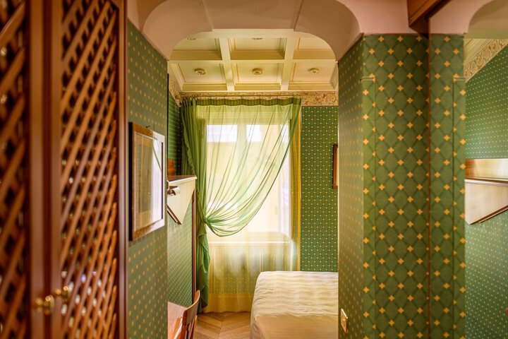 Room 23 of 76