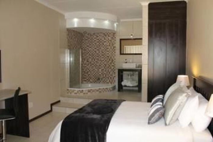 Room 9 of 11