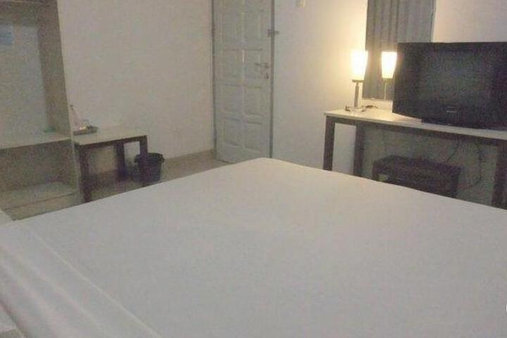Room 2 of 6