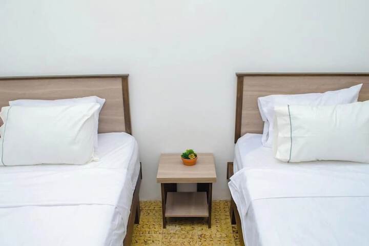 Room 4 of 16