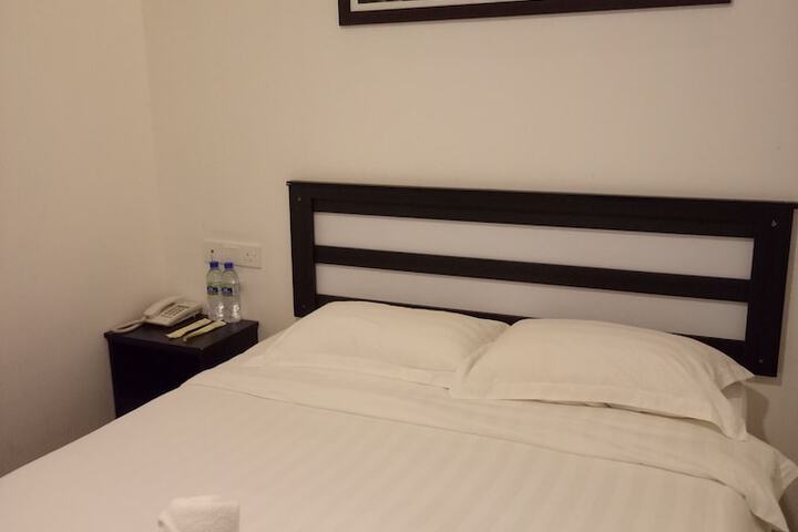 Room 8 of 75