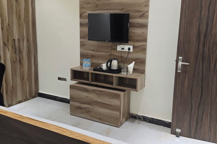 Room 4 of 55