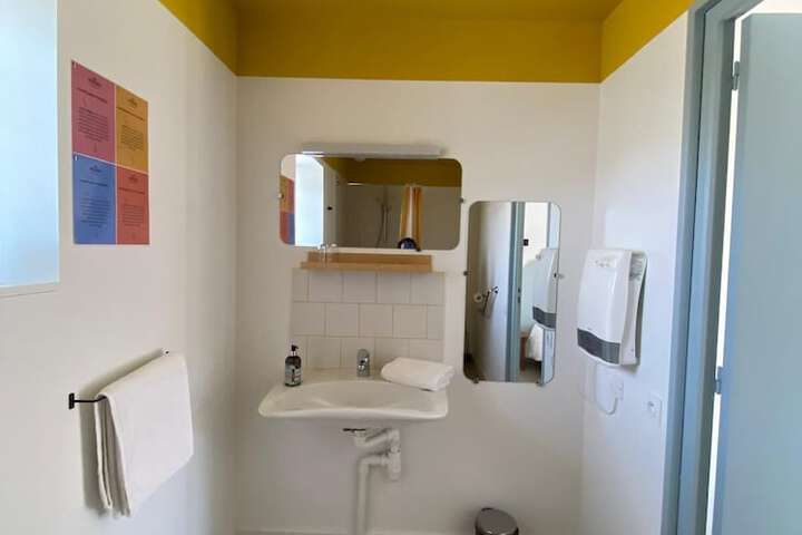 Room 77 of 122