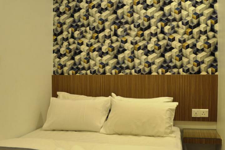 Room 4 of 27