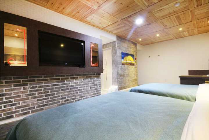 Room 17 of 48