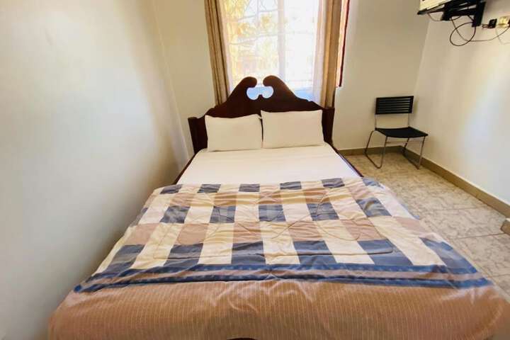 Room 13 of 20