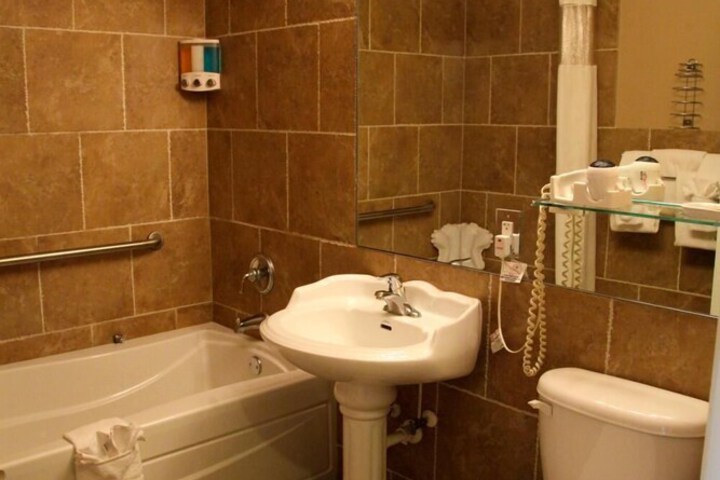 Room 16 of 28