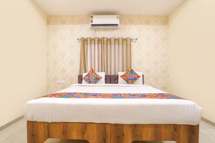 Room 13 of 27